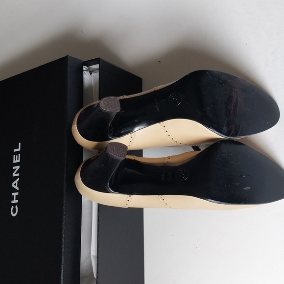 CHANEL Lace Up Booties High Heel Tan Càp Toe Size 38.5 - Picture 9 of 11